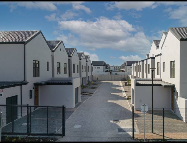 2 BEDROOM HOUSE FOR SALE IN SANDOWN